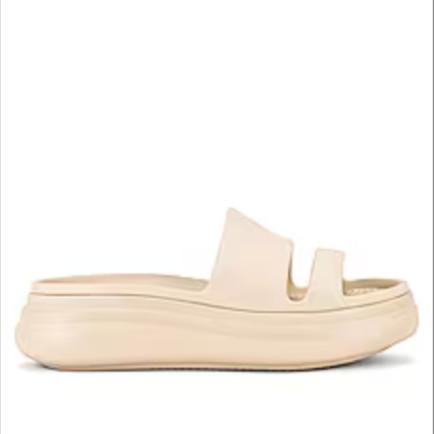 Beige slides Casual Summer Outfits